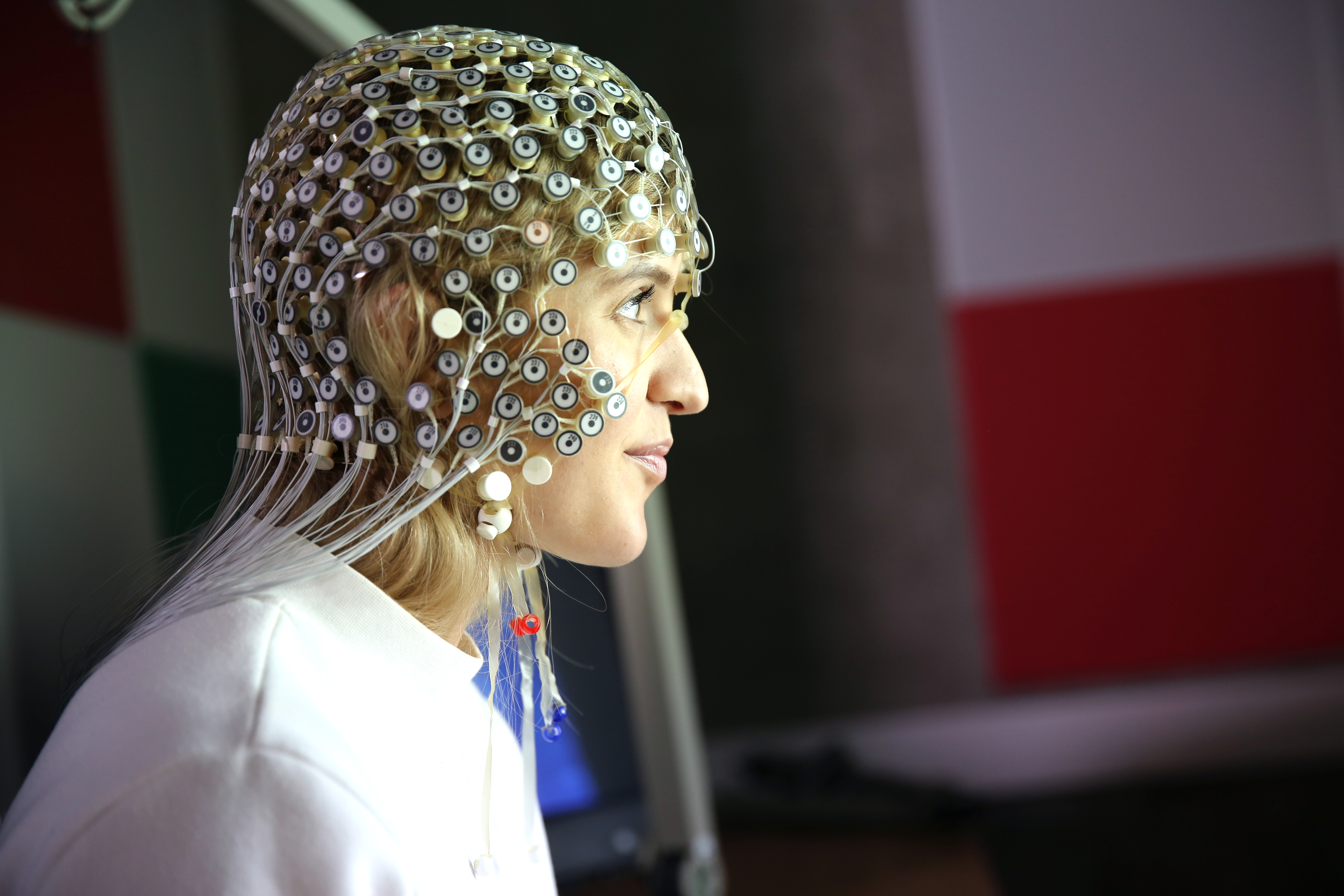 A student in the study wears hundreds of sensors to monitor her brain. 
